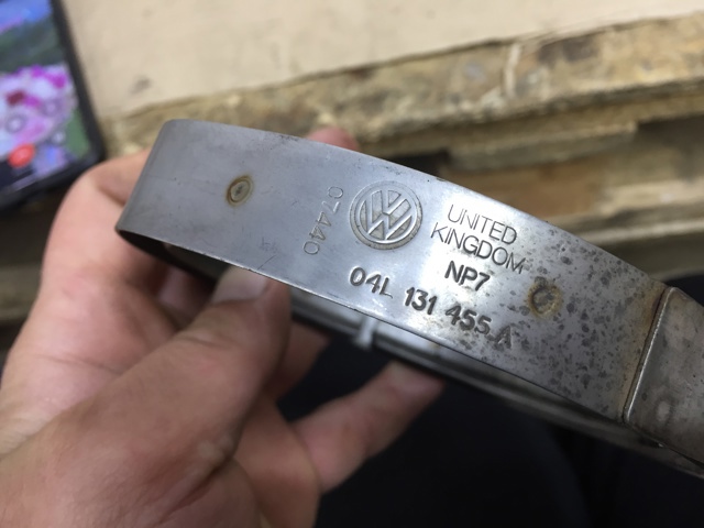 Хомут кріплення каталізатора до турбіни 04L131455A VAG