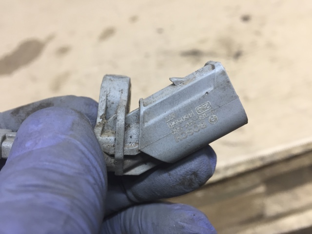 Передній датчик ABS 0986594560 BOSCH
