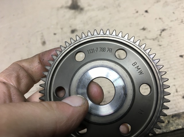 Шестерня приводу розподільного валу 11317788741 BMW