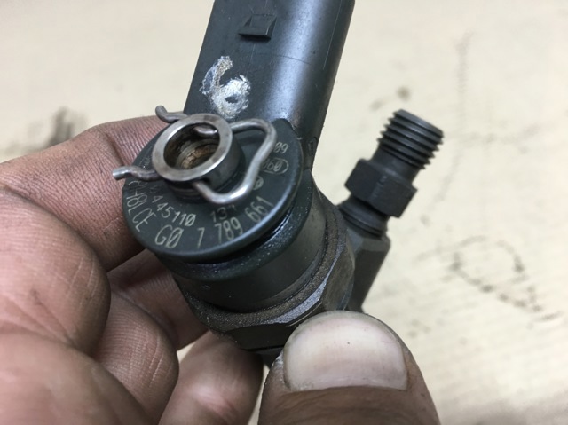 Форсунка вприску палива 13537789661 BMW