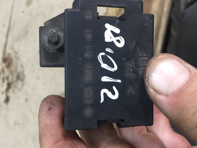 Колодка сполучна плюсового кабелю 1685460141 MERCEDES