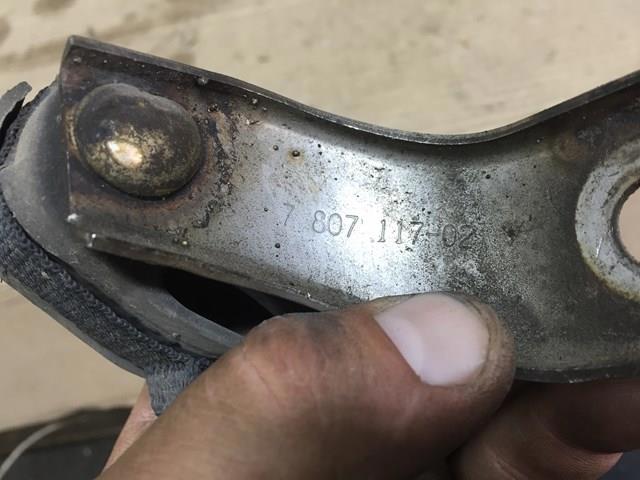 Подушка кріплення глушника 18307807117 BMW