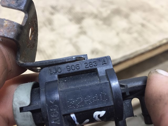 Клапан соленоїд регулювання заслонки EGR 1J0906283A VAG
