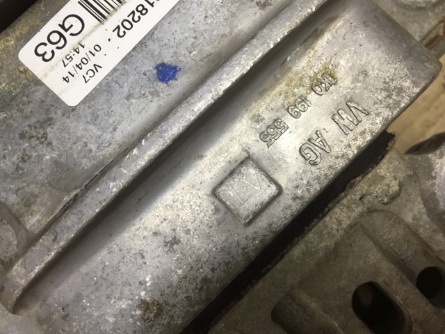 Подушка (опора) двигуна, ліва 1K0199555AT VAG