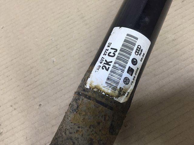 Піввісь передня, права 1K0407272KC VAG