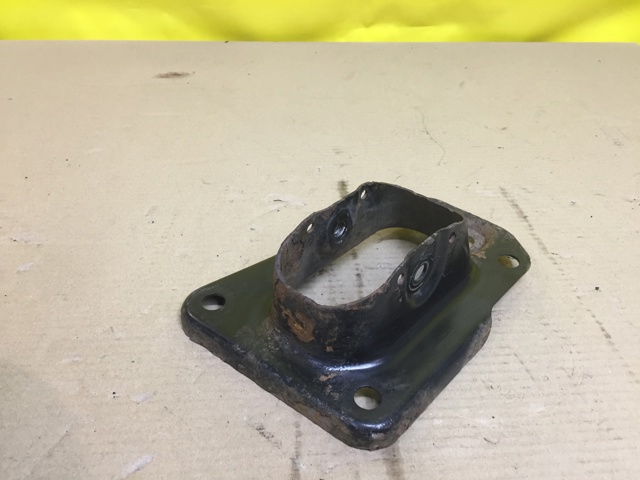 Кронштейн задньої балки 1K0505130J VAG