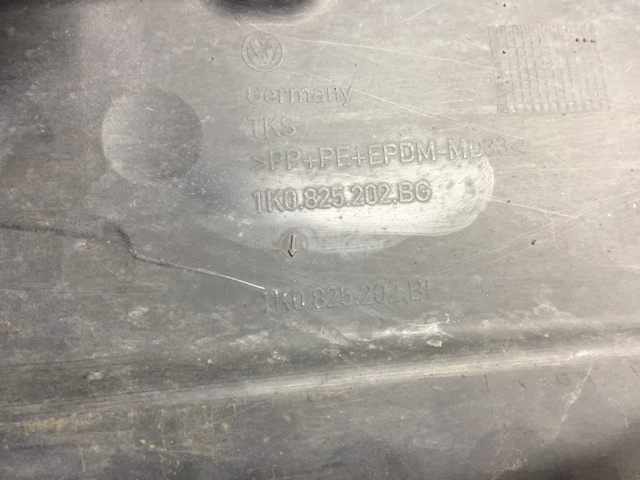 Захист днища, правий 1K0825202BG VAG