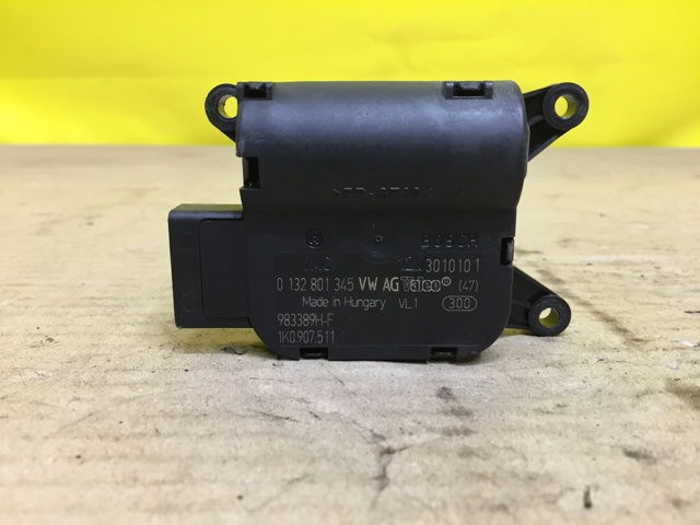 Двигун заслінки печі 1K0907511 VAG