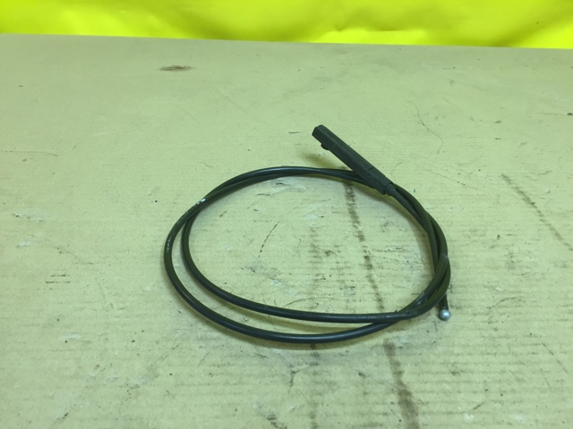 Трос відкривання капота 1Z0823535A VAG