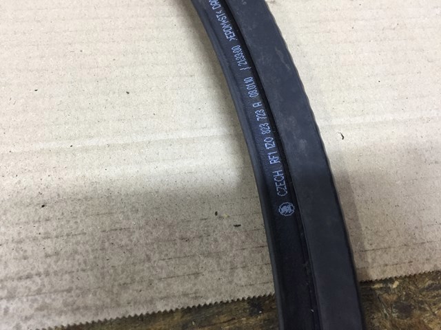 Ущільнювач капота 1Z0823723A VAG