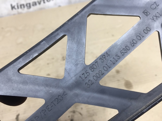 Направляюча заднього бампера, права 1Z5807394 VAG