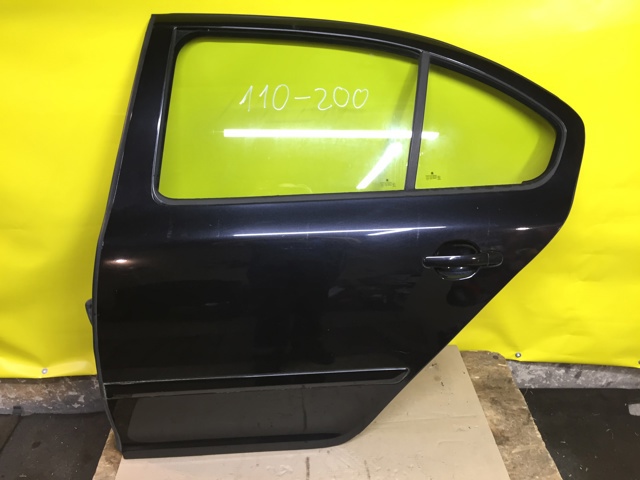 Двері пасажирськи задні ліві 1Z5833055 VAG