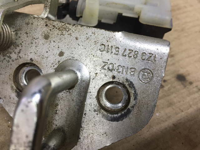 Фіксатор (зацеп) замка дверей 1Z9827511C VAG