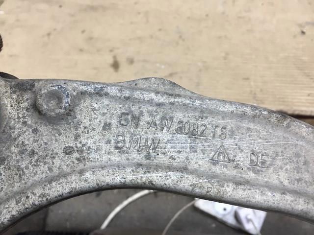 Важіль передньої підвіски верхній, правий 31126863786 BMW