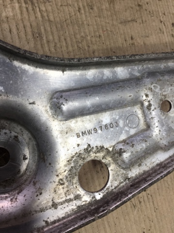 Кронштейн задньої балки 33306885676 BMW