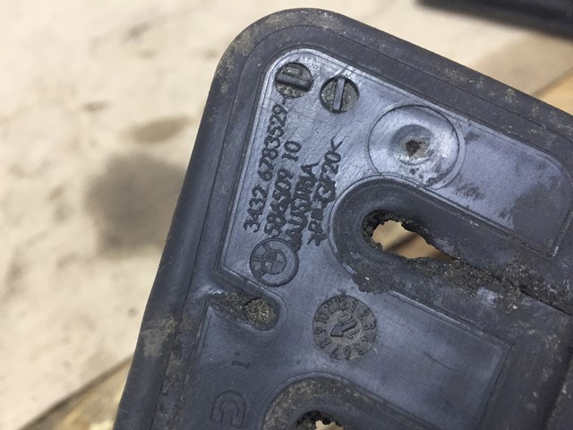 Накладка заднього скла 34326783529 BMW
