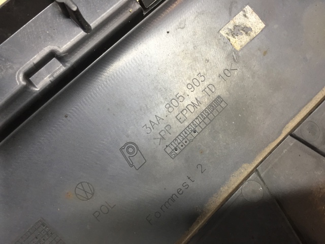Нижня накладка на передній бампер 3AA805903 VAG