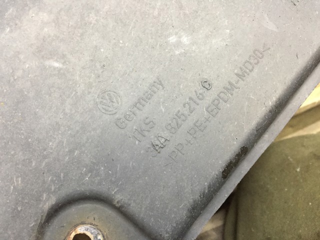 Захист днища, задній правий 3AA825216C VAG