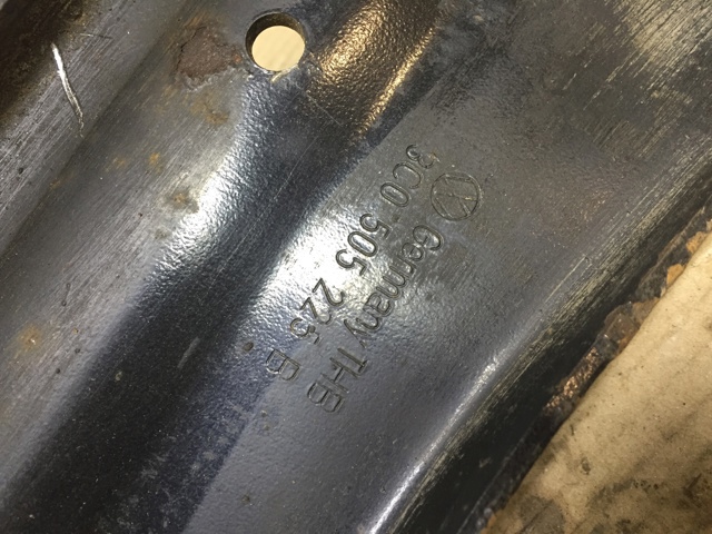 Важіль/тяга задньої підвіски подовжній нижній, лівий 3C0505225B VAG