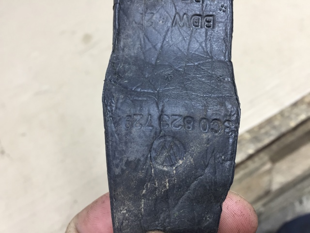 Буфер капота гумовий 3C0823729A VAG