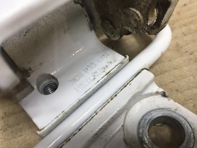 Петля задніх лівих дверей 3C8833411B VAG