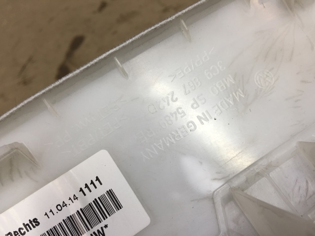 Обшивка стійки кузова внутрішня, задня права 3C9867242D6K8 VAG