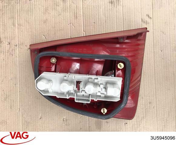 Задній правий стоп 3U5945096 VAG