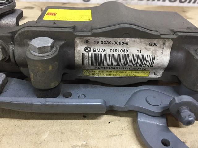Шарнір капота лівий 41617207199 BMW