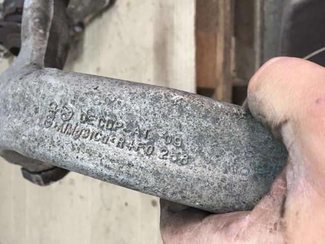 Цапфа поворотна ліва 4F0407253H VAG