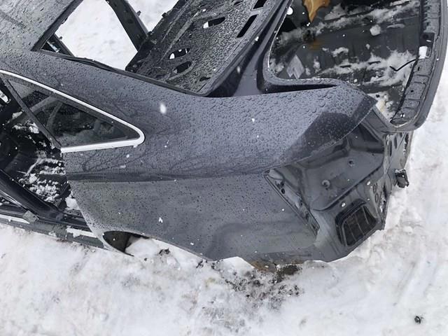 Бічна частина задня ліва 4F5809837 VAG