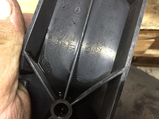 Направляюча заднього бампера, ліва 4L0807453A VAG