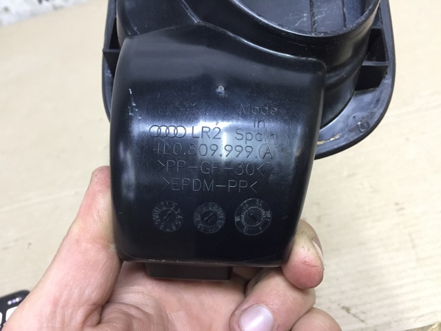 Горловина бензобака 4L0809999A VAG