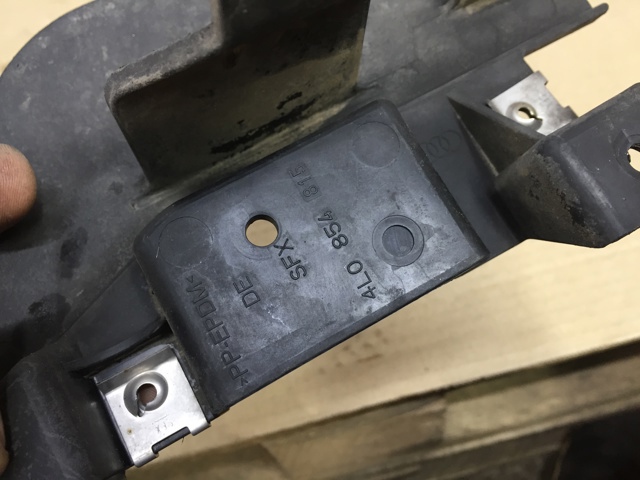 Бризковики задній, лівий 4L0854815 VAG