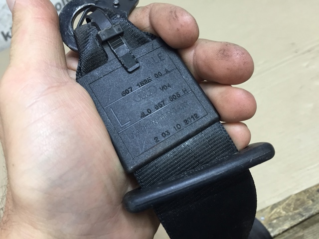 Пасок безпеки задній лівий 4L0857805HV04 VAG