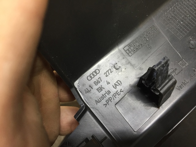 Обшивка стійки кузова внутрішня, передня права 4L1867272C4PK VAG