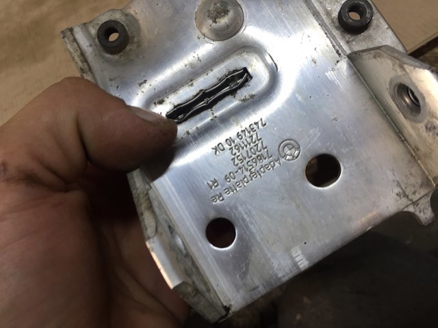 Праве кріплення переднього бампера 51117186514 BMW