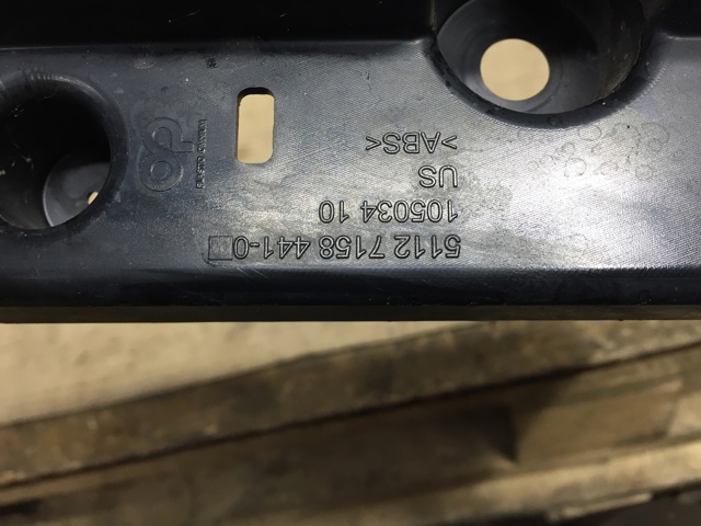 Лівий кронштейн кріплення бампера заднього 51127158441 BMW