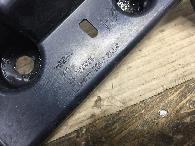 Кронштейн бампера заднього, правий 51127158442 BMW