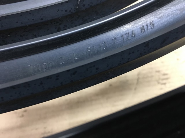 Решітка радіатора ліва 51137124815 BMW