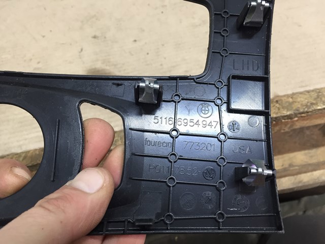 Декоративна накладка центральної консолі 51166954947 BMW