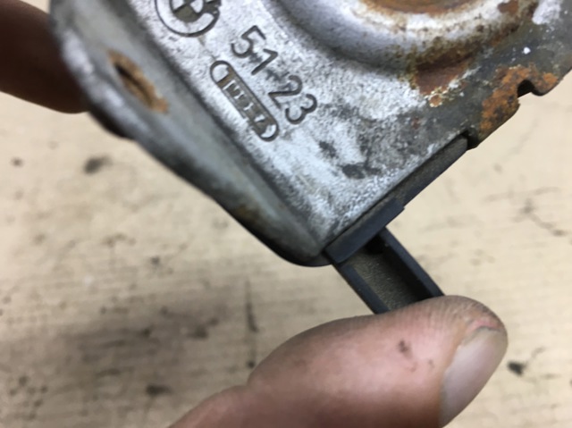 Замок капота 51238203859 BMW