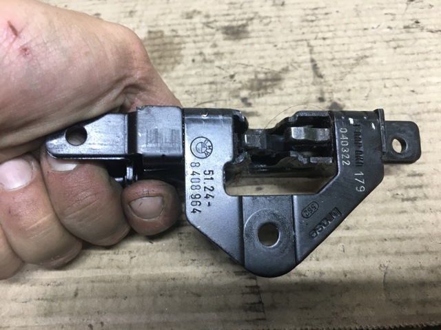 Замок заднього борта, правий 51248408964 BMW