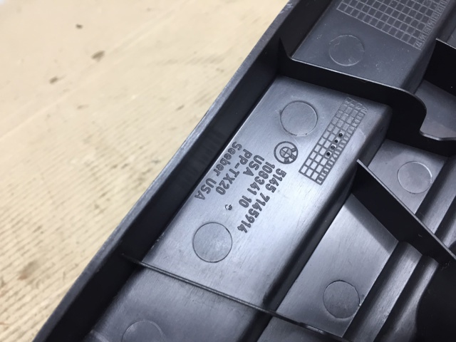 Кронштейн бампера переднього, правий 51477145914 BMW
