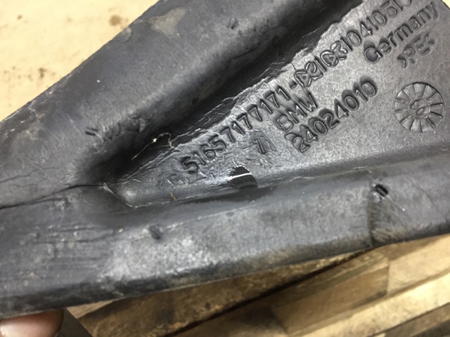 Ущільнювач арки крила 51657177171 BMW
