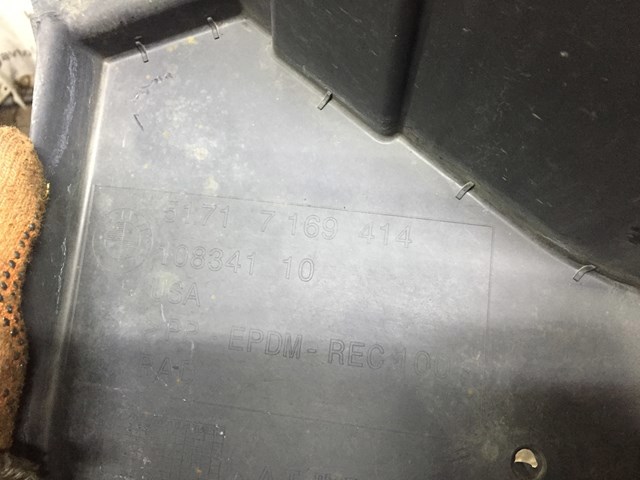 Підкрилок переднього крила, правий задній 51717169414 BMW
