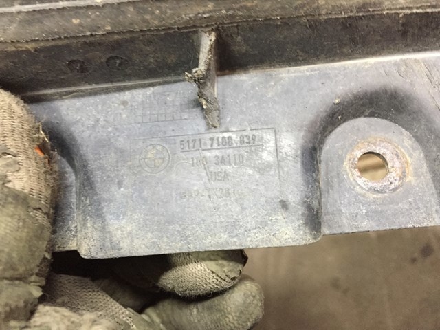 Бризковики передній, лівий 51717188839 BMW