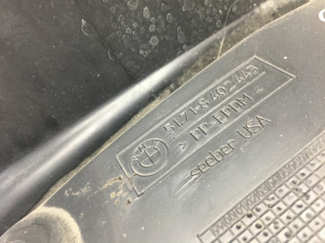 Підкрилок передній лівий 51718402443 BMW