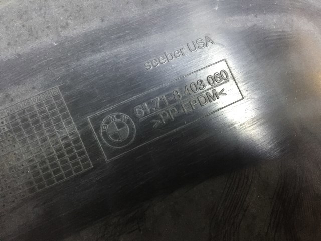 Підкрилок заднього крила, правий 51718403060 BMW