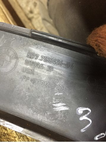 Молдинг задньої арки крила, правий 51777158426 BMW