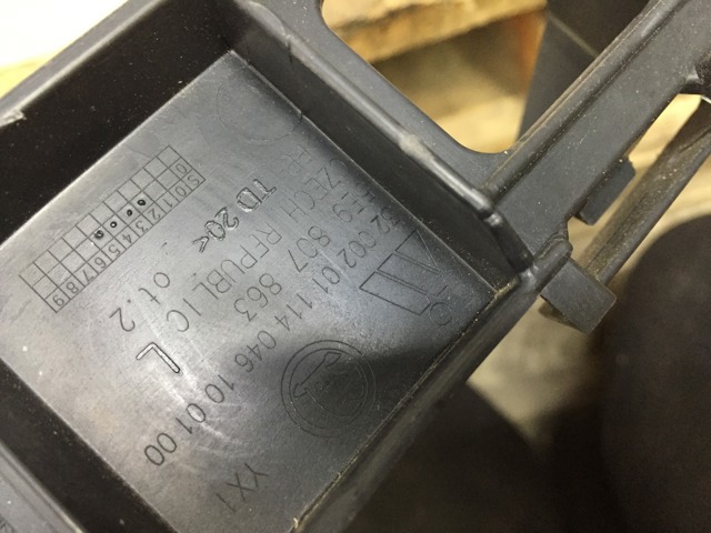 Напрямна заднього бампера, ліва 5E9807863 VAG